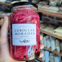 Cebolla morada encurtida - los abu